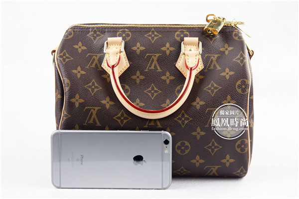 高度、寬度和一臺iPhone 6Plus 對比