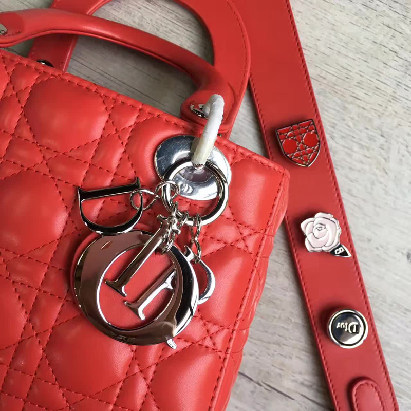 Dior LADY DIOR黑色小羊皮手提包 2017新款徽章戴妃包 紅色
