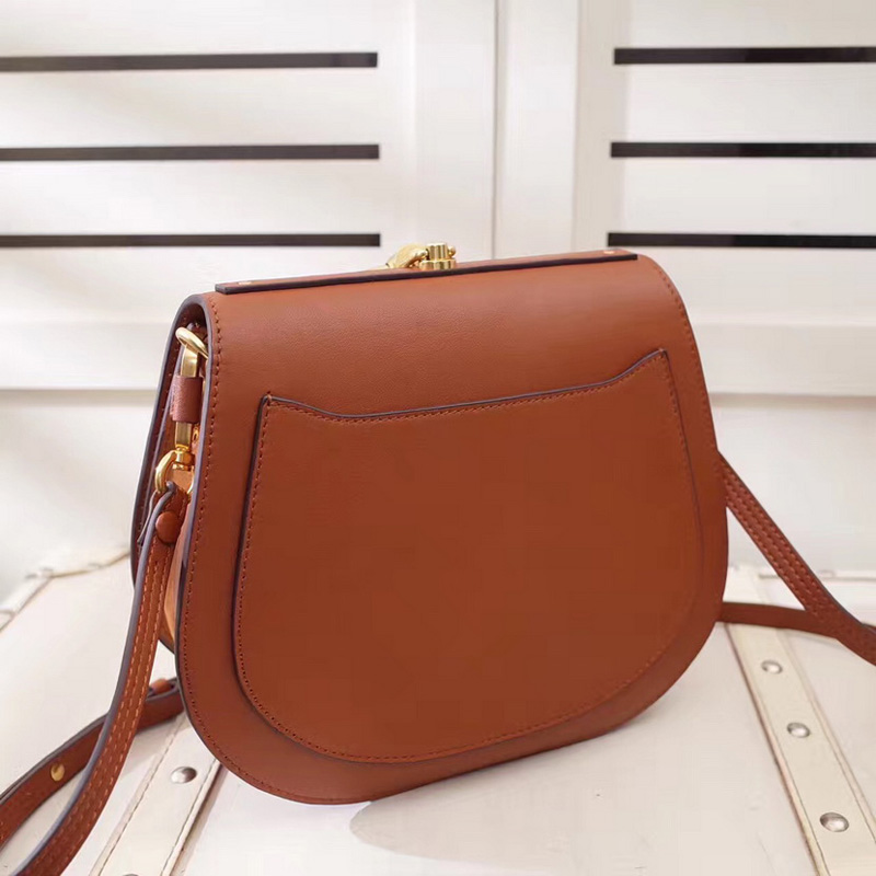 chloe Nile手環包 手鐲式提手手袋 光滑小牛皮拼接麂皮小牛皮中號手鐲式提手手袋 焦糖色