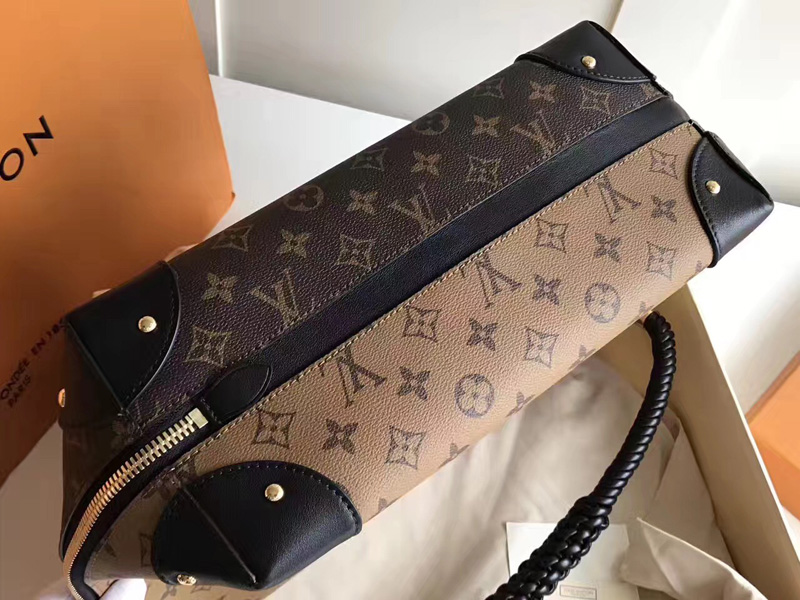 M44130 LV TRIANGLE SOFTY 手袋 LV老花水桶包 LV手提包