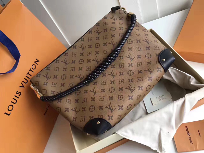 M44130 LV TRIANGLE SOFTY 手袋 LV老花水桶包 LV手提包