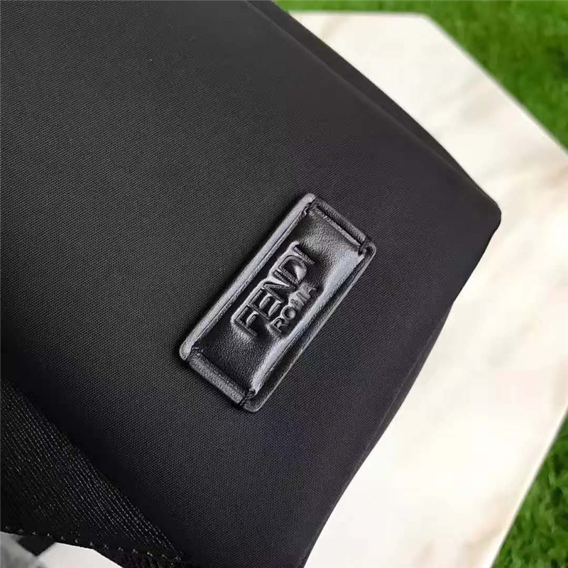 Fendi雙肩包 芬迪新款一撮毛小怪獸白眼睛拼皮 芬迪雙肩包 粉額頭 jpg