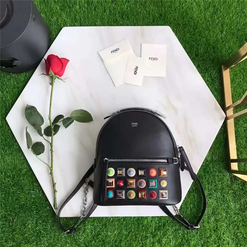 FENDI 2017新品 柔軟南非小牛皮 彩色鉚釘包 芬迪雙肩包 黑色