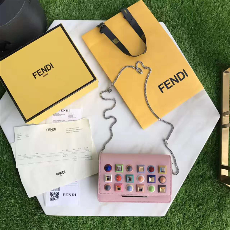 FENDI 芬迪 小牛皮彩色鉚釘包 鏈條包 櫻花粉