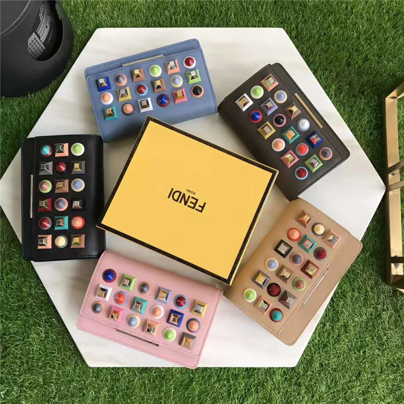 FENDI 芬迪 小牛皮彩色鉚釘包 鏈條包 深棕色