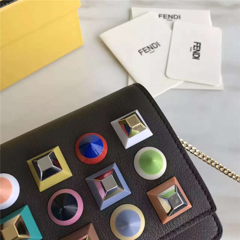 FENDI 芬迪 小牛皮彩色鉚釘包 鏈條包 深棕色