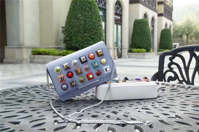 FENDI 芬迪 小牛皮彩色鉚釘包 鏈條包 淡紫色