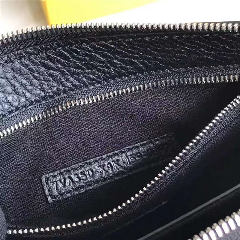 FENDI 芬迪 350D 精選小牛皮精選小牛皮襯白叻釘飾手拿包手抓包 黑色