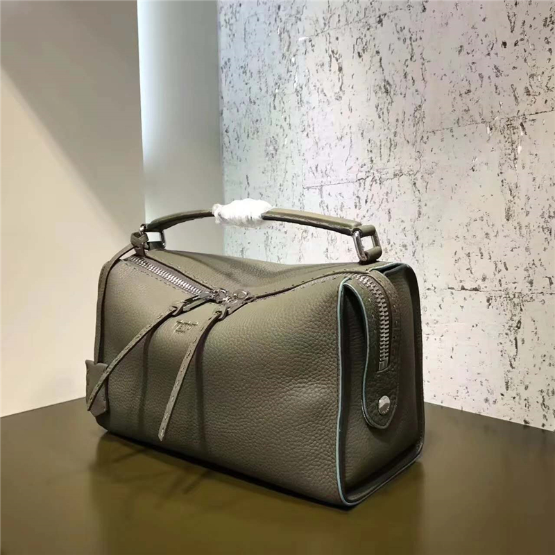 FENDI 芬迪 8762 2017新款 牛皮女士單肩手提包 羅馬波士頓包 軍綠色