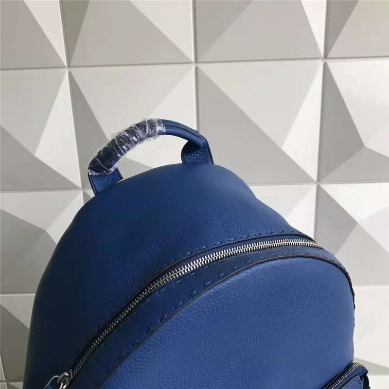 FENDI 芬迪 013S 新款經典優質柔軟小牛皮雙肩背包 寶藍色