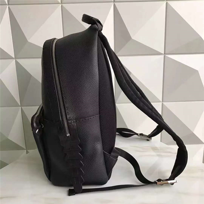 FENDI 芬迪 013S 新款經典優質柔軟小牛皮雙肩背包 黑色