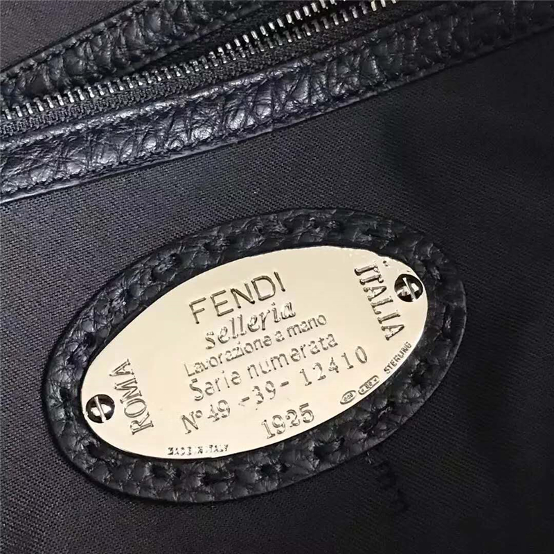 FENDI 芬迪 013S 新款經典優質柔軟小牛皮雙肩背包 黑色