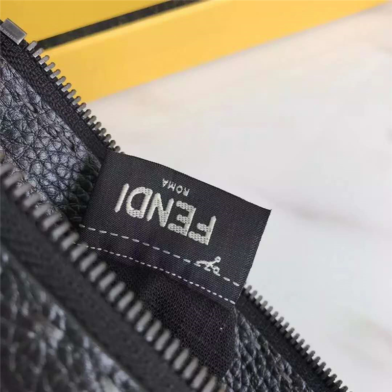 FENDI 芬迪 351 精選小牛皮荔枝紋小惡魔壓制立體BAG BUGS眼睛手拿包 灰黑色