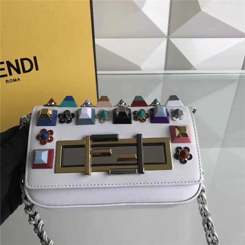 FENDI 芬迪305 彩鉆花MINI 3BAGUETTE 小牛皮雙F扣鏈條包肩背包 白色