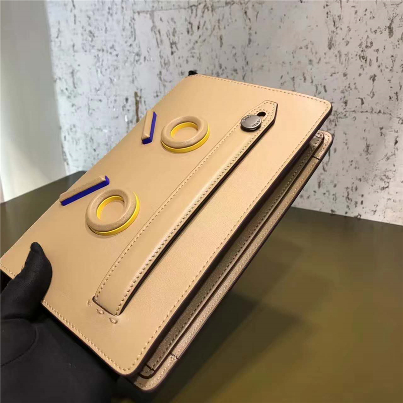 FENDI 芬迪 352B 2017新款 face浮雕小牛皮手拿包 卡其色