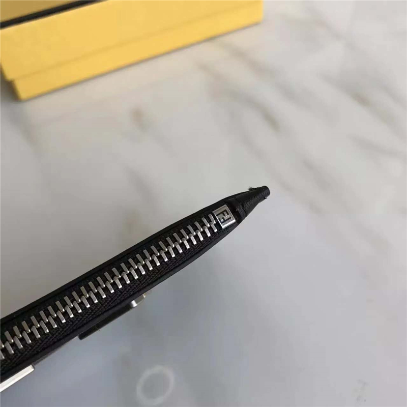 FENDI 芬迪 0235-SL9 2017新款 face 皮質配金屬裝飾小牛皮三夾層卡片套 零錢包 鑰匙包 黑色