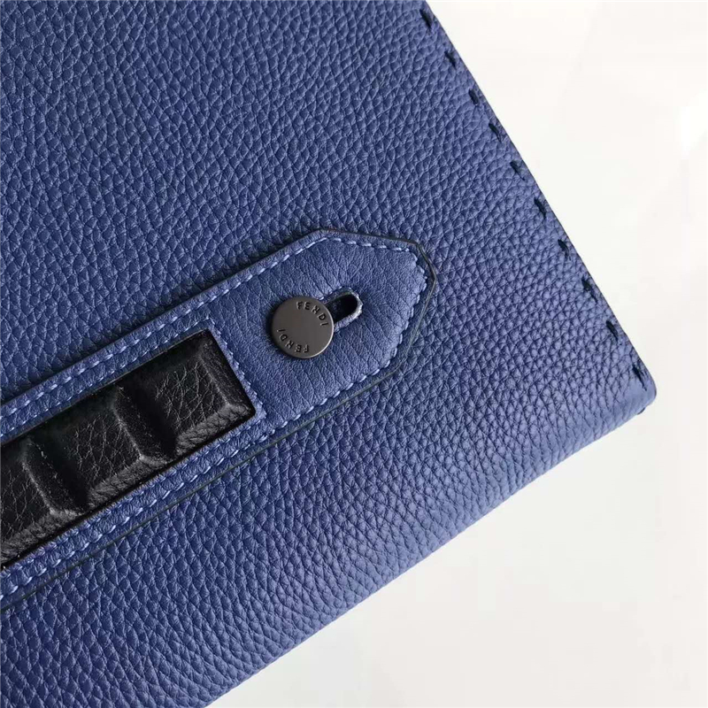FENDI 芬迪 0225 精選小牛皮荔枝紋加釘腕帶手拿包 藍(lán)色