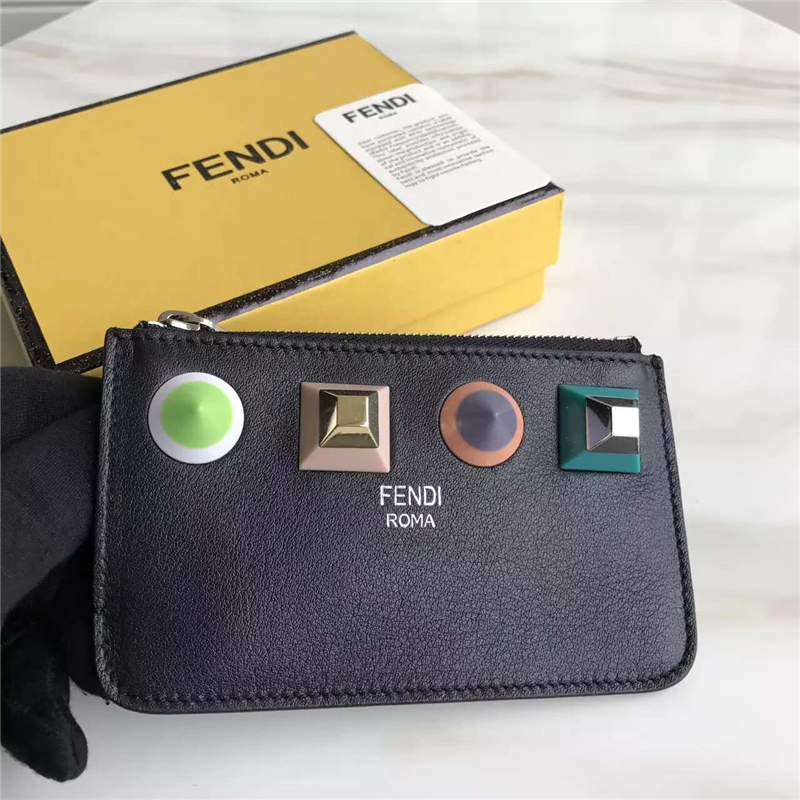 FENDI 芬迪 1513 2017新款女士皮質鉚釘裝飾短款拉鏈零錢包 黑色