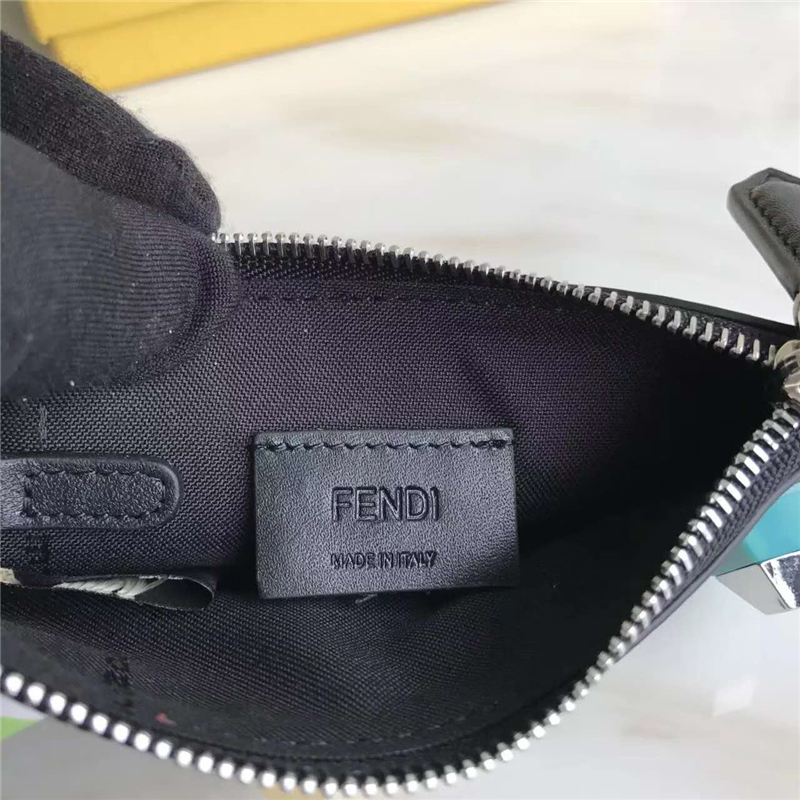 FENDI 芬迪 1513 2017新款女士皮質鉚釘裝飾短款拉鏈零錢包 黑色