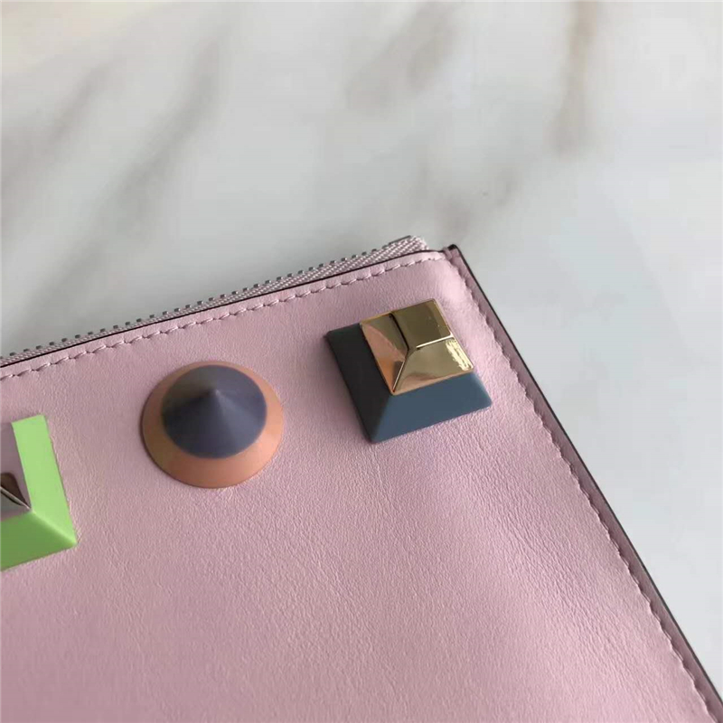 FENDI 芬迪 1512 2017新款小牛皮鉚釘裝飾纖薄拉鏈零錢包 櫻花粉