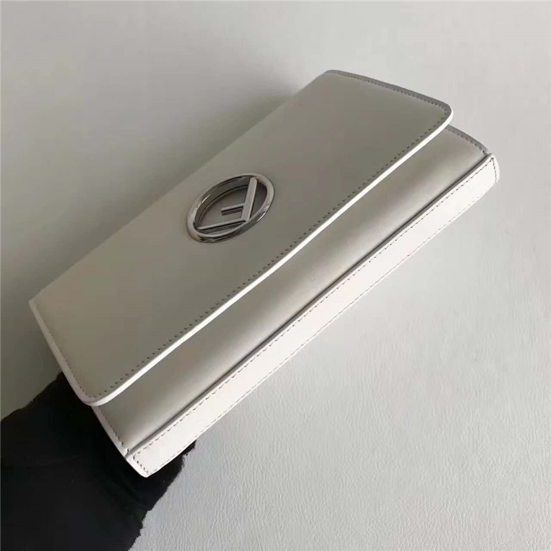 FENDI 芬迪 004 2017秋冬新款 真皮翻蓋迷你鏈條手袋手拿包 白色