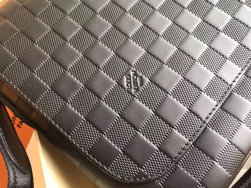 N41286 LV DISTRICT 小號手袋 LV全皮系列男包 LV單肩斜挎包