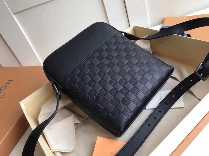 N23355 LV District Pochette 手袋 LV男包 LV全皮系列單肩包 LV男士單肩包