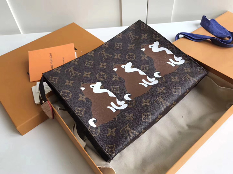 M47542 LV Monogram帆布化妝盒 26號盥洗袋 LV柴犬系列手拿包 LV手包