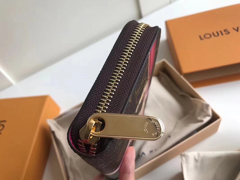 M62616 LV Zippy 拉鏈錢(qián)夾 LV 2018夏季旅行箱主題 LV掛鎖絲印圖案 LV錢(qián)包