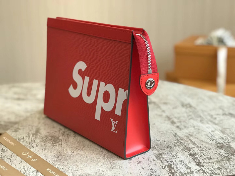 M41366 LV Supreme 聯名系列 Pochette Voyage 中號手袋 LV手拿包 紅色
