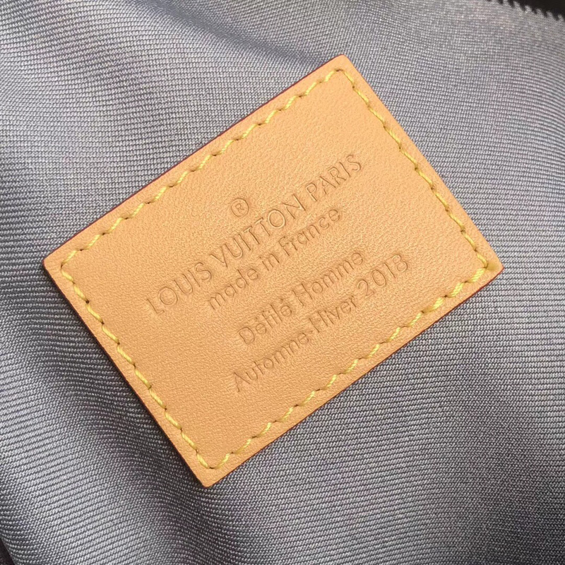 M43889 LV Messenger 小號郵差包 Monogram Titanium帆布男包 LV男包 LV單肩斜挎包