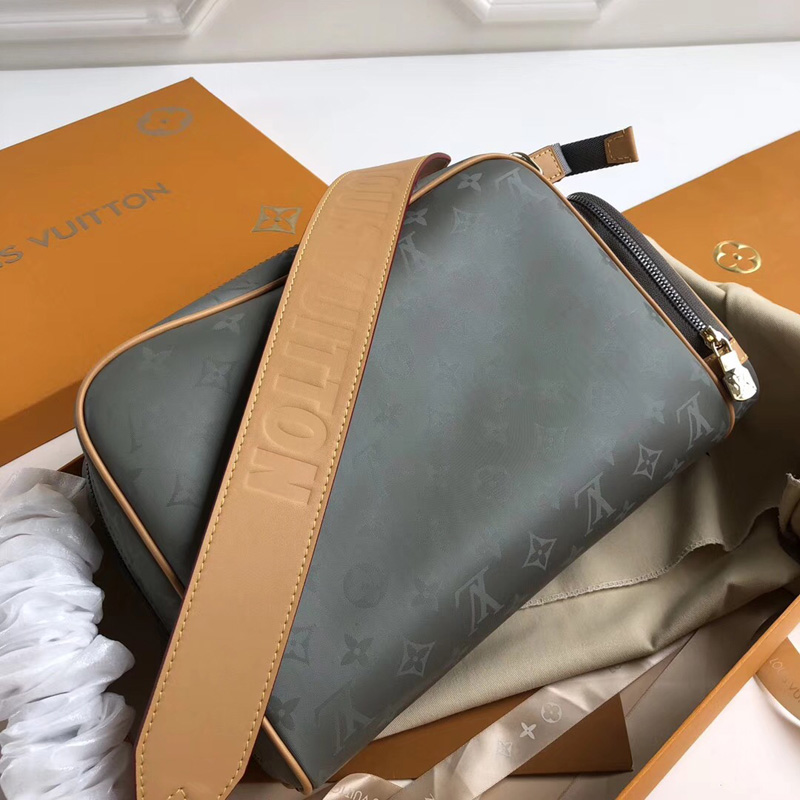 M43884 LV 相機包 LV Monogram Titanium帆布男包 LV男包 LV相機包