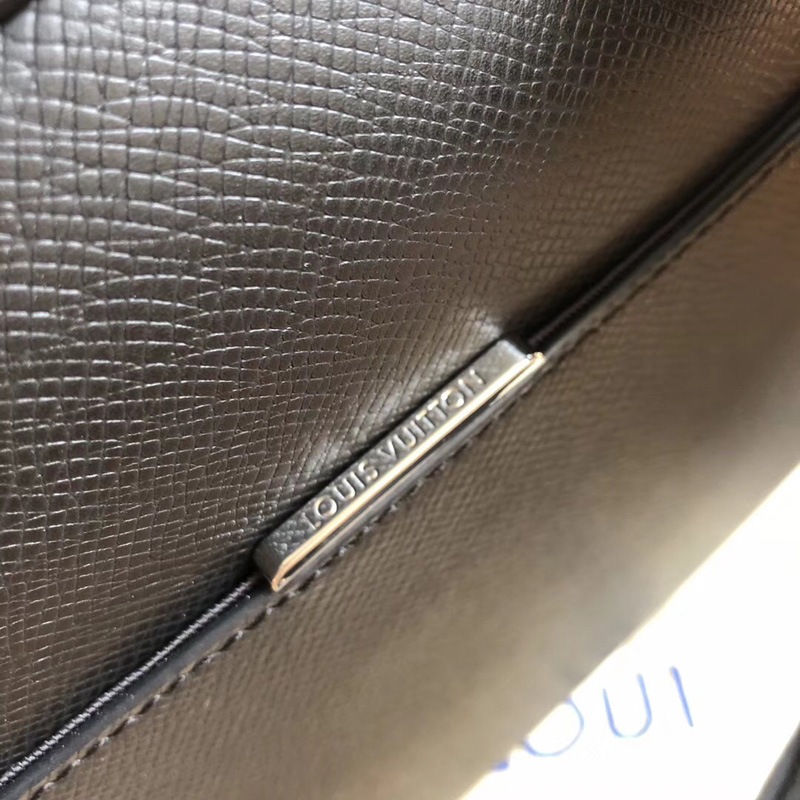 M33429 LV Anton 中號郵差包 LV Taiga皮革男包 LV單肩包 LV男士郵差包 黑色