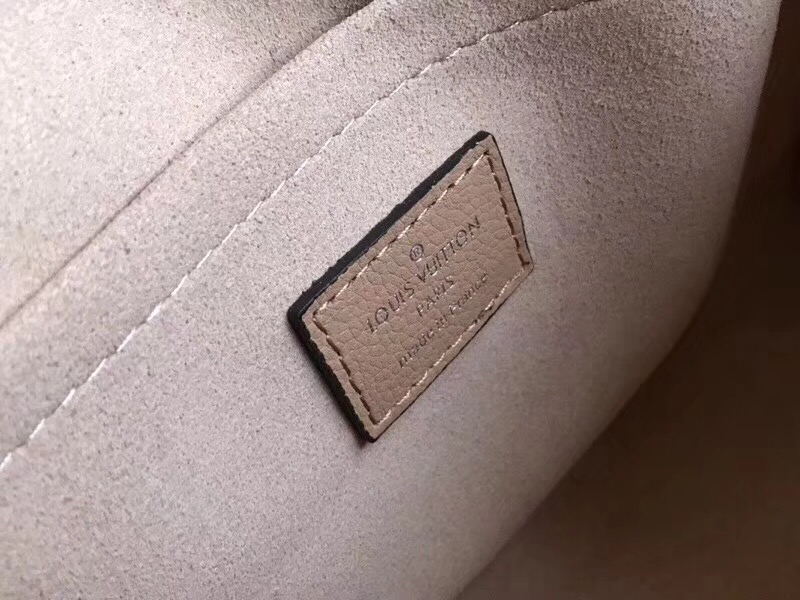 M51424 LV MyLockme BB 手袋 LV女包 LV拼色空姐包 LV校園書包 裸粉