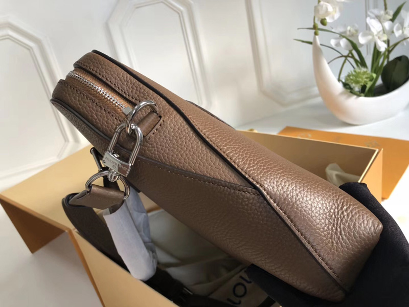 M53489 LV Armand 小號公文包 LV Taurillon皮革男包 LV男包 LV公文包 棕色