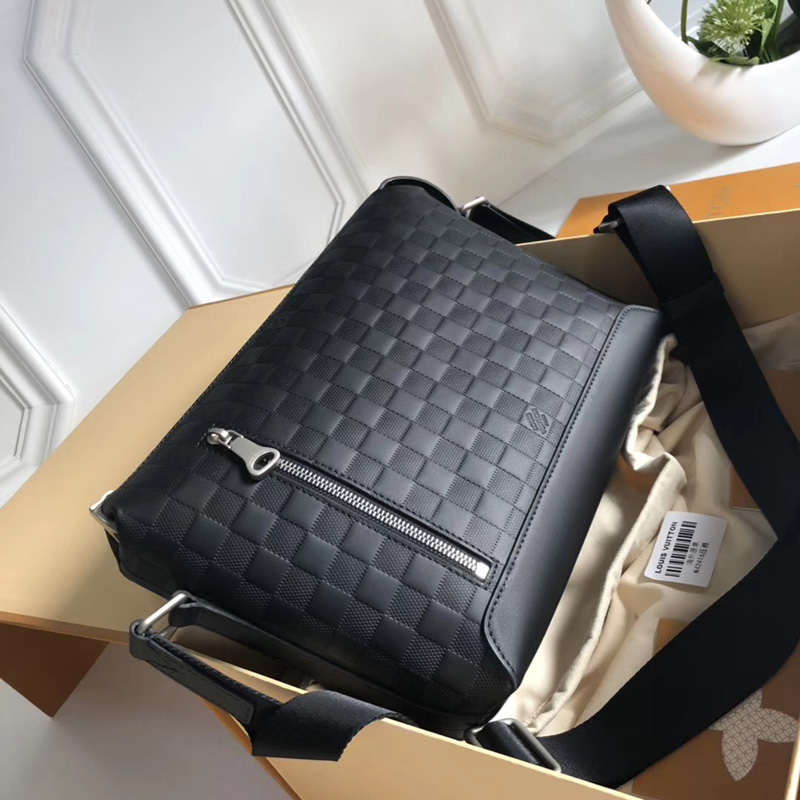 M42461 LV Danube 手袋 LV男包 Shadow黑色牛皮壓紋 LV拉鏈男士斜挎包