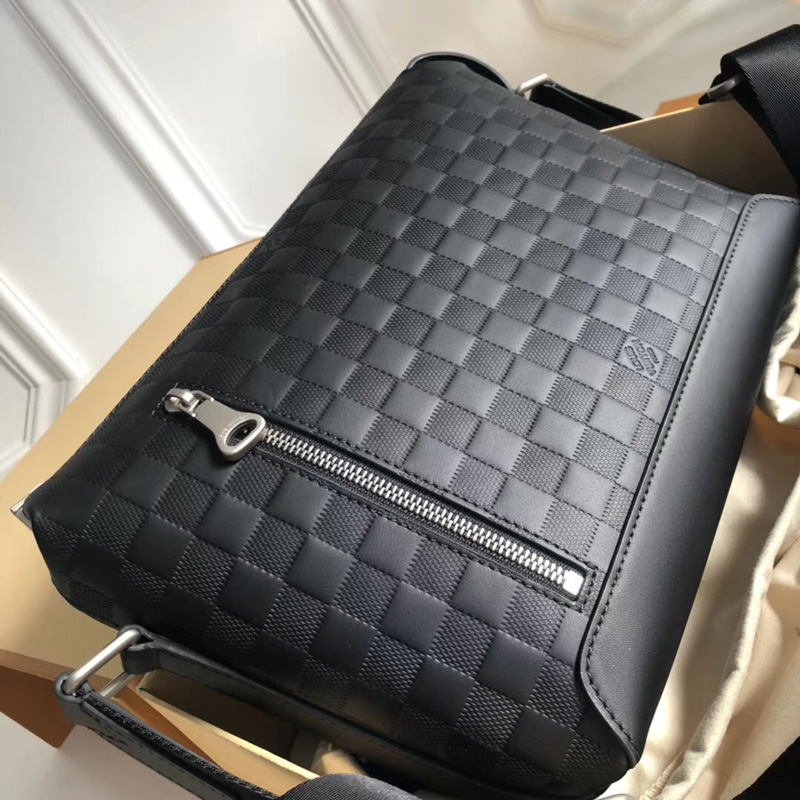 M42461 LV Danube 手袋 LV男包 Shadow黑色牛皮壓紋 LV拉鏈男士斜挎包