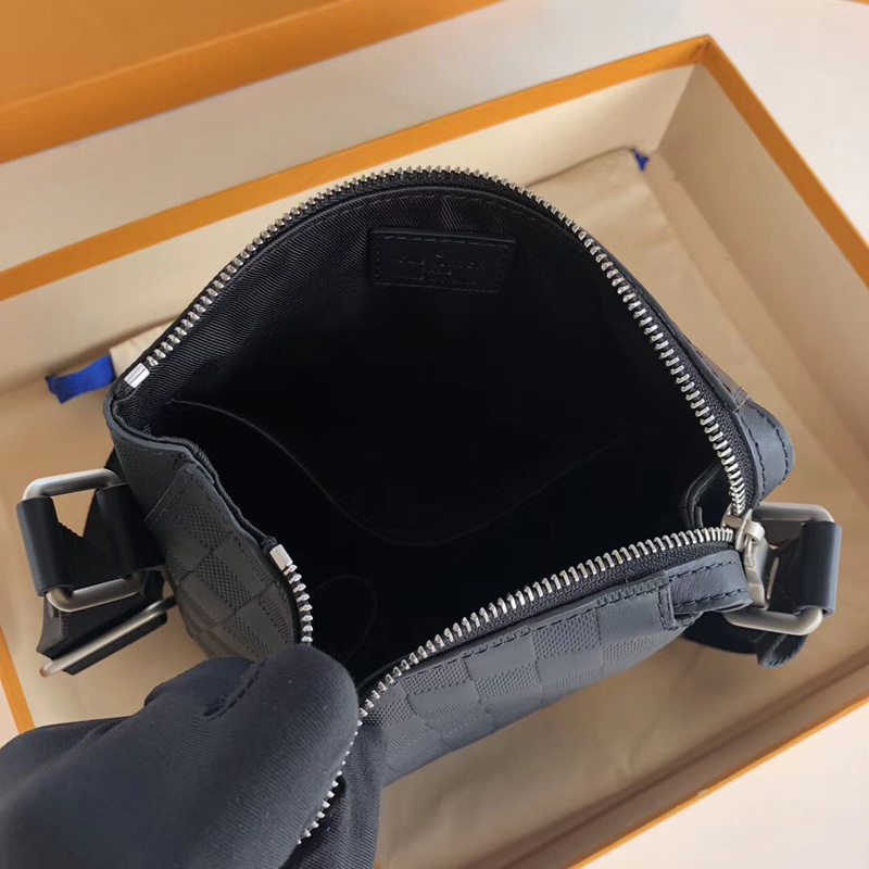 M80376 LV Danube小號手袋 LV男包 Shadow黑色牛皮壓紋 LV拉鏈男士斜挎