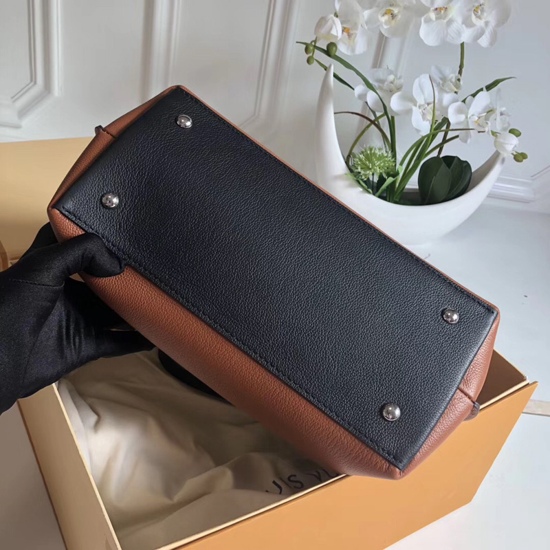 M52360 LV Lockme Ever 手袋 LV女包 進口小牛皮材質 LV轉鎖翻蓋包 焦糖色