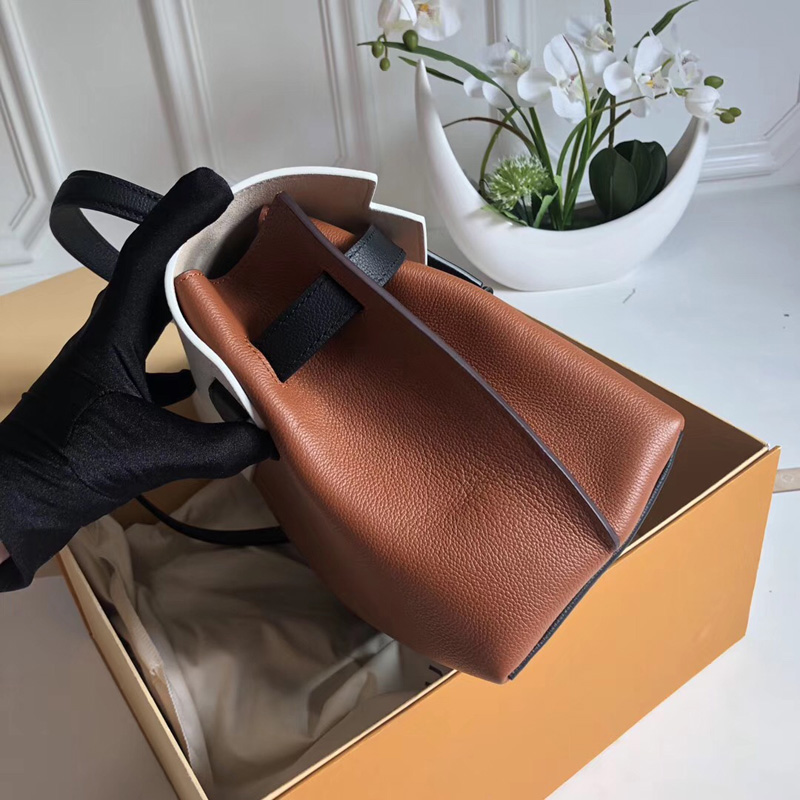 M52360 LV Lockme Ever 手袋 LV女包 進口小牛皮材質 LV轉鎖翻蓋包 焦糖色