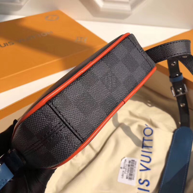 M51460 LV Danube Slim 手袋 LV男包 Epi皮革搭配 Damier Graphite帆布 LV相機包