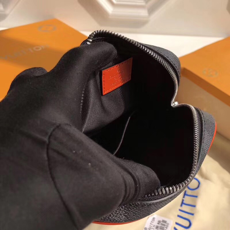 M51460 LV Danube Slim 手袋 LV男包 Epi皮革搭配 Damier Graphite帆布 LV相機包