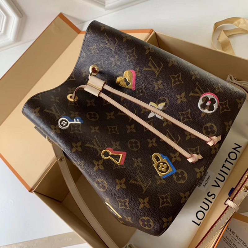 M44369 LV NEONOE 老花手袋 2019情人節限定 LV鎖扣花朵圖案女包 LV水桶包