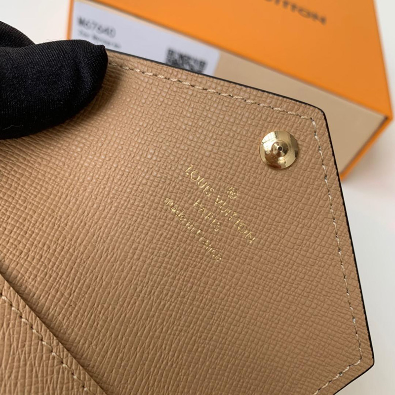 M67640 LV ZOE 錢夾 Monogram 涂層帆布信封錢包 卡其色