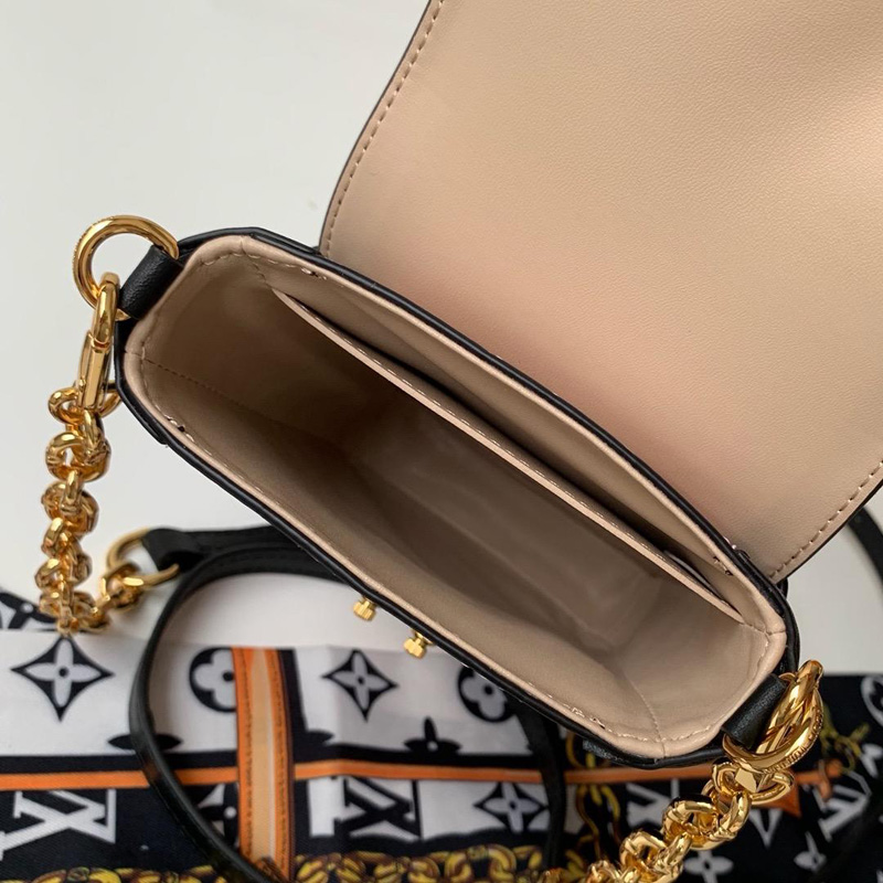 M67872 LV TRUNK VERTICAL 鏈條包 Epi牛皮 S形鎖扣包 粉色