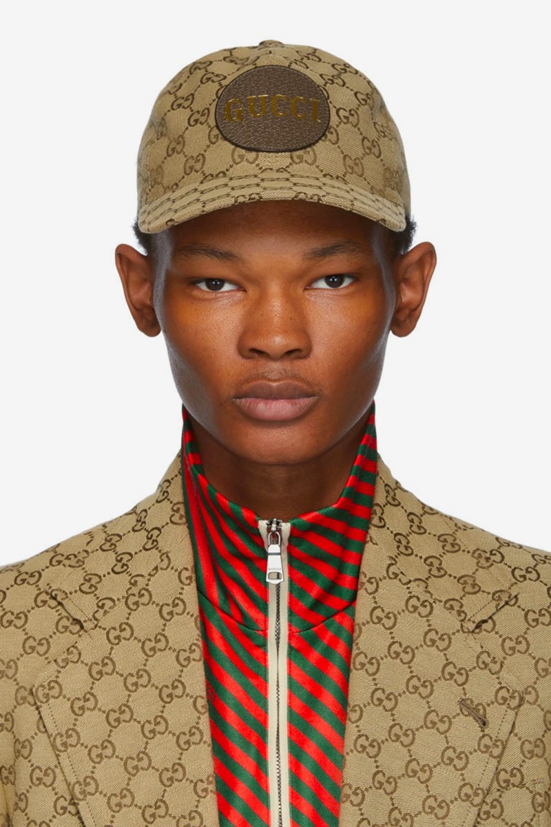 Gucci 推出GG Logo 印花西服套裝和棒球帽