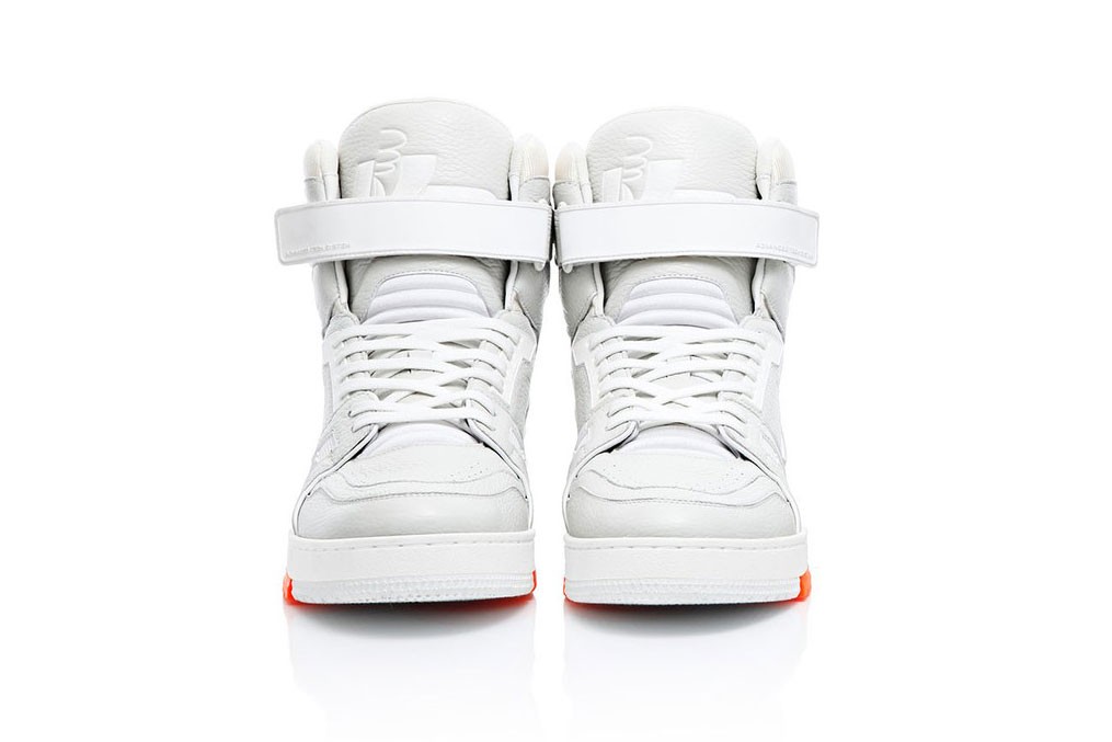 Louis Vuitton 推出2019 早秋球鞋及包袋新品