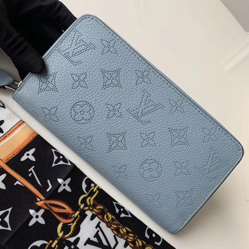 M67410 LV Zippy 拉鏈錢夾 Monogram鏤孔花紋錢包 淺綠色