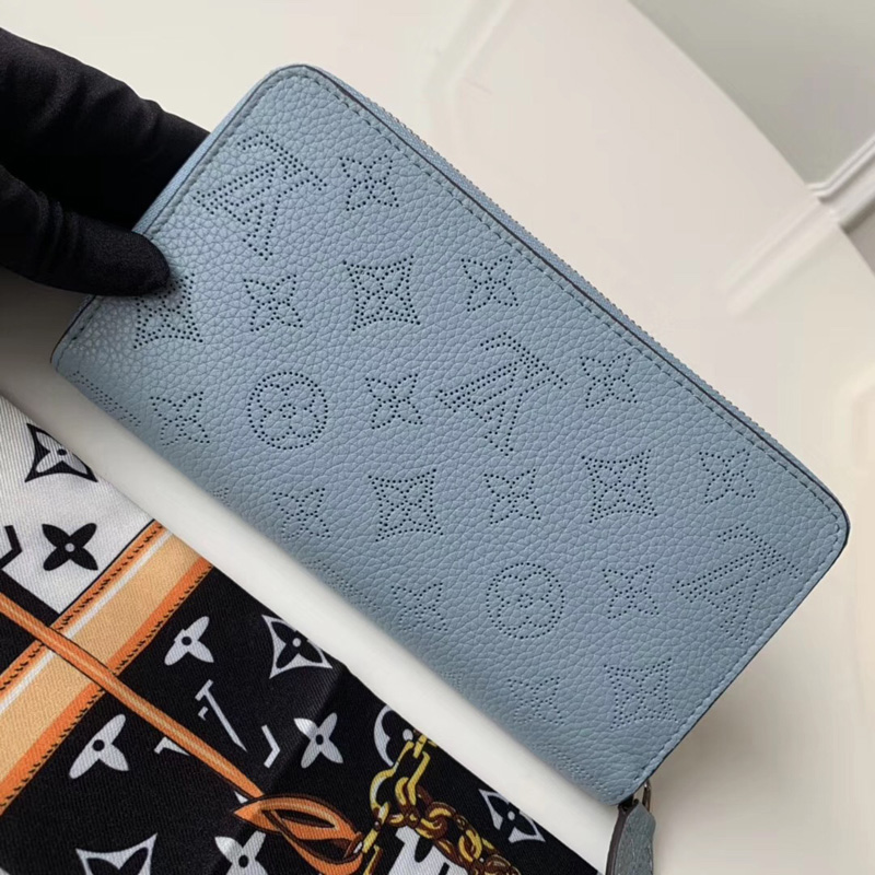 M67410 LV Zippy 拉鏈錢夾 Monogram鏤孔花紋錢包 淺綠色