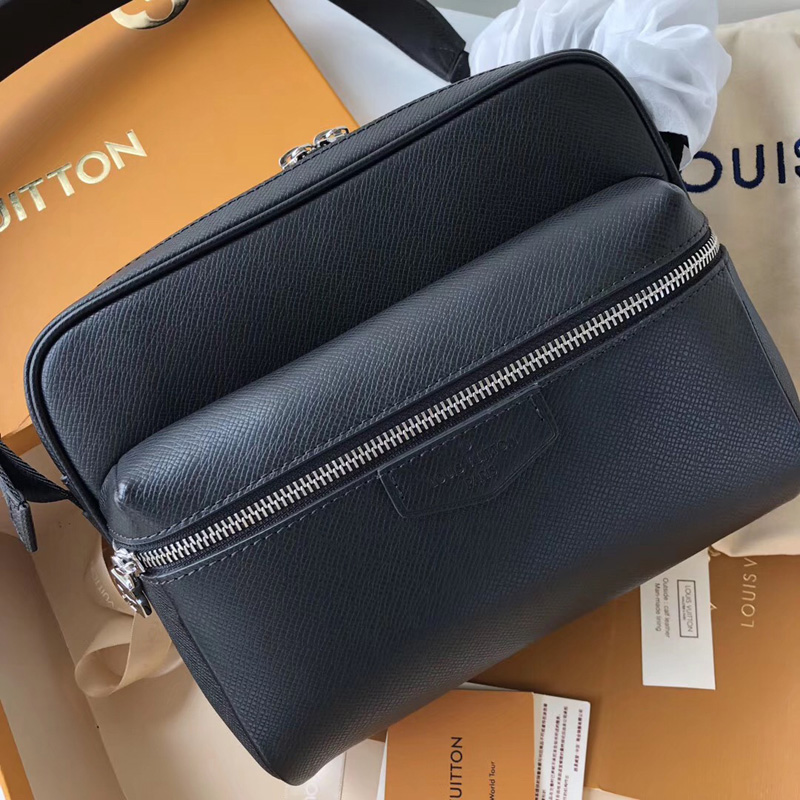 M33435 LV Outdoor 小號郵差包 Taiga皮革男包 LV男士郵差包 黑色